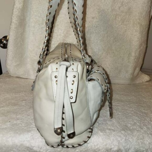 MICHAEL KORS CREAM LEATHER SHOUOLDER HANDBAG WITH A ZIP CLOSURE - Picture 4 of 6